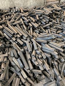 Charbon de sciure de bois à combustion propre, offrant une chaleur constante pour la cuisson et le chauffage - Product Image 5