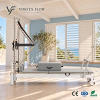 Machine de Pilates Reformer Demi-Tourneuse 2-en-1 en Alliage d'Aluminium Commercial avec 14 Ressorts Musculaires pour Entraînement à Domicile