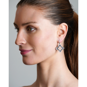 Boucles d'oreilles pendantes en perles d'eau douce plaquées or pour mariage et soirée - Product Image 2