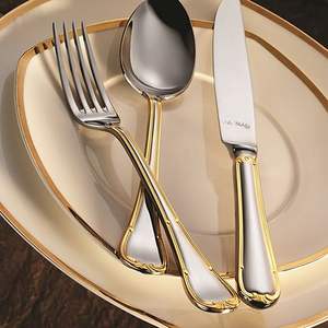 Elegante juego de cubiertos de acero inoxidable con un acabado pulido a espejo para entornos de comedor modernos, con efecto espejo, de acero. - Product Image 3