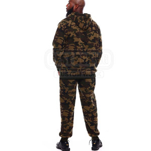 Chándal con diamantes de imitación para hombre con parte superior e inferior a juego con detalle de brillo Chándal de dos piezas con diamantes de imitación para hombre - Product Image 3