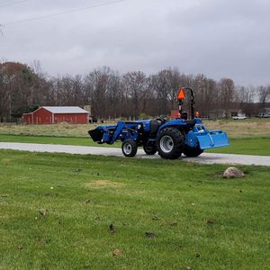 Nuevo Tractor Mini LS 2026 con Certificación EPA, Cortacésped 4x4 con Cargador Frontal y Retroexcavadora para Granja y Jardín en Venta - Product Image 5