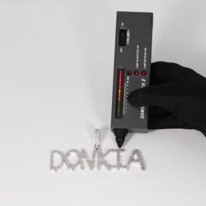 Pendentif en diamant de laboratoire en or 14kt avec clarté VVS Plongez-vous dans un charme opulent comme emblème de pierre principale conscient - Product Image 6