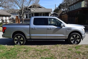 PRÊT À ÊTRE EXPÉDIÉ – ÉLECTRIQUE – RHD/LHD – 2023 FO-RD F-150 LIGHTNING PLATINUM – BATTERIE À AUTONOMIE ÉTENDUE – DUAL-MOTOR AWD - Product Image 5
