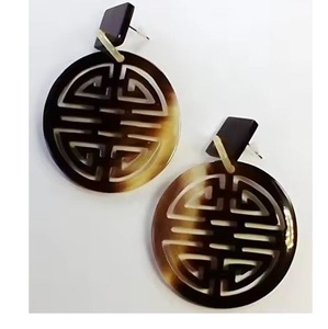 Boucles d'oreilles pendantes en corne de buffle, élégantes et durables, fabricant et fournisseur d'Inde, pour les événements de fête et de mode - Product Image 2