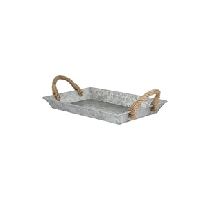 Vente chaude de plateau de nourriture en métal galvanisé avec poignées parfait pour le service de dessert et la décoration intérieure élégante. - Product Image 3