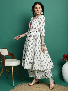 Magnifique Kurta indienne brodée à col en V droit et manches trois quarts, coupe évasée, pour femme, avec pantalon Palazzo assorti - Product Image 2