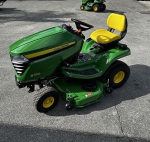 เครื่องตัดหญ้าแบบนั่งขับ John Deere X350 Zero-Turn Radius ใช้เครื่องยนต์เบนซิน พร้อมการรับประกัน 3 ปี - Product Image 1