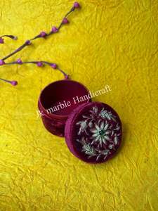 Boîte à bijoux en tissu Shanell rouge de bonne qualité, fabriquée à la main, prix de gros disponible ici - Product Image 2