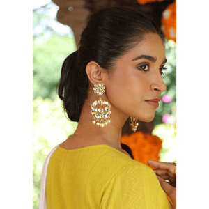 Pendientes colgantes finos Kundan Chandbali chapados en oro de 22K - Product Image 2