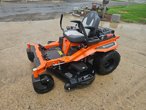 เครื่องตัดหญ้าแบบ Zero Turn ขนาด 54 นิ้ว เครื่องยนต์ Kohler 26 แรงม้า Husqvarna XCITE Z375 พร้อมระบบกันสะเทือน จากผู้ผลิตและผู้จัดจำหน่าย - Product Image 2