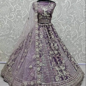Ropa de fiesta de diseñador Lehenga Choli con Dupatta de diseñador con bordado elegante - Product Image 1