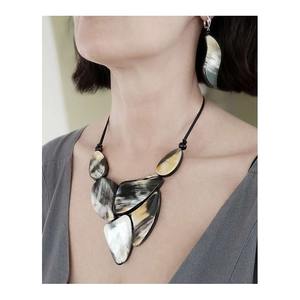 Cadeau de mode pour femmes de haute qualité poli ambre miel couleur naturel corne de buffle collier bijoux de Style Animal - Product Image 4