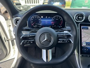 Mercedes-Benz C 300 Turbo Gasolina/Eléctrico RWD 2023 Usado en Buen Estado - Product Image 5