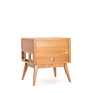 Table de chevet en bois d'acajou avec finition naturelle pour chambre à coucher. - Product Image 4