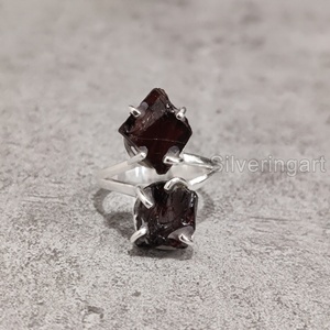 Joyería de piedra en bruto Anillo de mujer Granate natural Piedra preciosa cruda Enero Piedra natal Joyería de piedra doble Anillo de plata esterlina 925 - Product Image 1