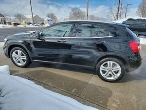 Mercedes-Benz GLA électrique SUV d'occasion 2018, propulsion arrière, boîte automatique, sièges en cuir, intérieur foncé, pneus 17 pouces, caméra arrière gauche - Product Image 2