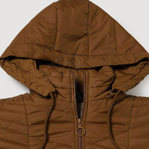 Chaqueta Acolchada de Alta Calidad para Mujer, Estilo Nuevo, Personalizada de Fábrica, Impermeable, con Cierre de Cremallera, para Invierno y Actividades al Aire Libre - Product Image 5