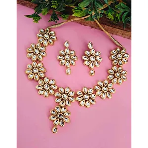Parure de collier en cuivre plaqué or avec design floral Kundan Meenakari, bijoux en rhodium et perles, pierre principale en perle, pour mariée, cadeau raffiné, prêt à l'emploi - Product Image 2