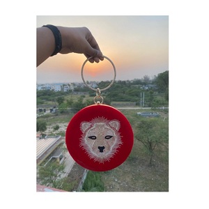 กระเป๋าคลัทช์ลูกปัดทำมือที่สง่างามสำหรับผู้หญิงเหมาะสำหรับงานแต่งงานและงานพิเศษ - Product Image 1