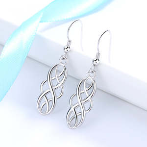 Orecchini Pendenti in Oro Bianco 14K con Design Celtico, Accessorio di Moda - Product Image 2