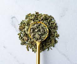 Hojas de albahaca deshidratadas Hierba culinaria orgánica Ingrediente de grado alimenticio OEM Etiqueta privada Exportación Proveedor a granel - Product Image 5