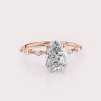 Bague de fiançailles en diamant de laboratoire de taille ovale certifiée IGI avec bande de diamants sertis en clos, en or jaune/blanc et rose 18 carats