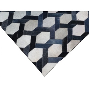 Alfombra de retazos de piel de vaca negra y crema, alfombra de cuero hecha a mano para el hogar, la Oficina y la decoración al aire libre - Product Image 2