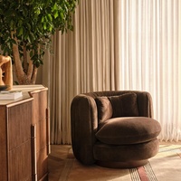 Fauteuil lounge design artisanal HEC, fauteuil Vivienne personnalisé en velours, fauteuil d'appoint pour bar, club, mobilier de bar et usage domestique