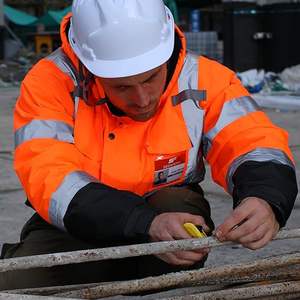 High Quality <b>Men's</b> High Visibility Windproof and Waterproof <b>Reflective</b> Safety Work Wear <b>Jackets</b> Made of Polyester - Product Image 6