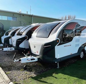 Remolque todoterreno de doble eje de calidad para caravanas con tres literas / Caravana de lujo todoterreno móvil para viajes con baño - Product Image 3