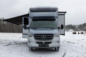 Autocaravana Mercedes-Benz Sprinter 3500XD Tiffin Wayfarer 25QW usada de primera calidad, año 2020, ~12,700 millas, motor Turbodiésel V6. - Product Image 6