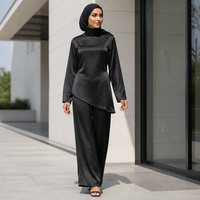 Vente en gros de vêtements modestes Loriya, ensemble abaya élégant en satin deux pièces pour femmes avec tunique asymétrique et pantalon large à poches