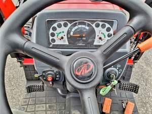 Tractor Compacto Mahindra 1626 HST de 30 HP con Cargador, Tracción en las 4 Ruedas, Transmisión de Engranajes, Bomba, Rodamiento, Alta Productividad para Agricultura - Product Image 5