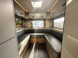 Autocaravana RV CAMPER Clase A con Volante a la Izquierda, 2022, 4 Plazas, Emisión Euro IV, SUV, Motor de 4.5L, Transmisión Automática, Asientos de Cuero - Product Image 4