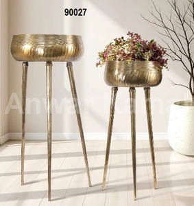 กระถางต้นไม้ทรงสามเหลี่ยม - Product Image 1