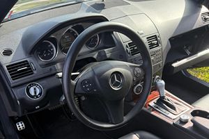 Mercedes-Benz C300 Luxury 4Matic Sedan d'occasion 2010 - Product Image 5