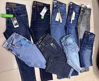 Lot de vêtements en stock provenant d'annulations de commandes : Jeans droits pour hommes, coupe classique, délavé clair, couleur unie, surplus d'exportation, prêts à être expédiés, stock en gros