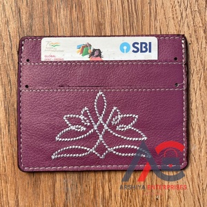 Tarjetero de piel de vaca genuino Delgado Popular personalizado, tarjetero de identificación de negocios con puntada de bota personalizado para mujer - Product Image 1