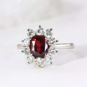 10x8mm ovale coupe rouge CZ Halo bague de fiançailles en argent avec des accents blancs ronds promesse de mariée bijoux en gros OEM - Product Image 1