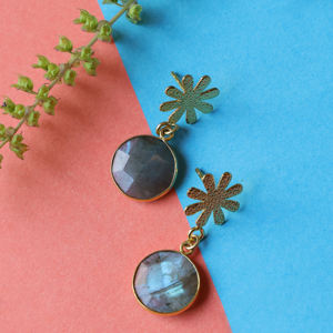 Pendientes colgantes de flor redonda de labradorita DUA, joyería de declaración de boda chapada en oro de 18 quilates de latón a la moda - Product Image 1