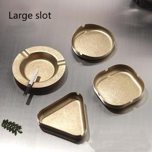 Élégant cendrier en acier inoxydable doré design coupe-vent pour bureau à domicile hôtel fumoir élégant et durable - Product Image 3