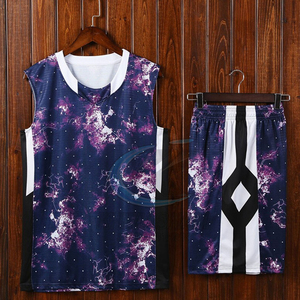Tenue de basketball professionnelle en polyester respirant pour hommes, avec un design élégant et une coupe confortable pour l'entraînement - Product Image 3