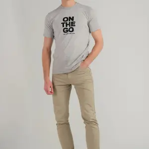 Warna abu-abu Muda logo khusus atau merek cetak nama di sisi depan regualr ukuran kain YANG BAGUS 250gsm kaus pria