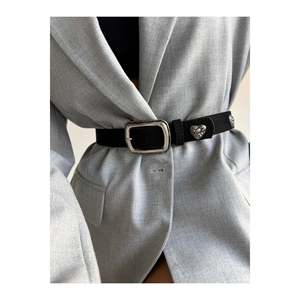 Cinturón de Mujer con Hebilla Cuadrada y Adorno de Corazón, para Pantalones, Chaquetas, Camisas y Vestidos - Negro-Ennegrecido - Product Image 2