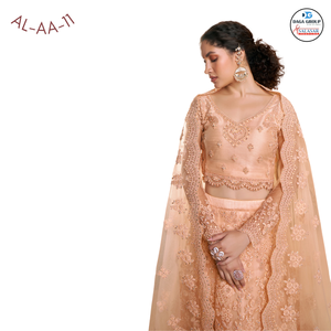 Hermoso Conjunto Tradicional de Blusa y Dupatta, Impresionante Bordado con Cordones, Pedrería Pesada, Lehenga Choli de Seda para Bodas y Fiestas - Product Image 4