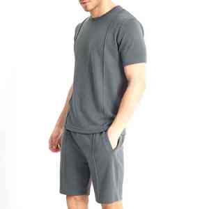 Ensemble de vêtements de sport d'été personnalisés pour hommes T-shirt respirant à séchage rapide et short d'entraînement coupe-vent léger - Product Image 1