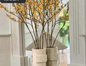 Vase cylindrique en travertin moderne, design sculptural artisanal, décoration de luxe, accent pour les maisons élégantes - Product Image 3