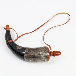 Corne à poudre noire naturelle avec corne de vache polie et bouchon en bois Design classique pour homme de montagne et chasseurs primitifs - Product Image 6