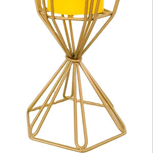 Bougeoir vintage en laiton, base trépied ornée, élégance patinée, fabriqué en Inde - Product Image 2